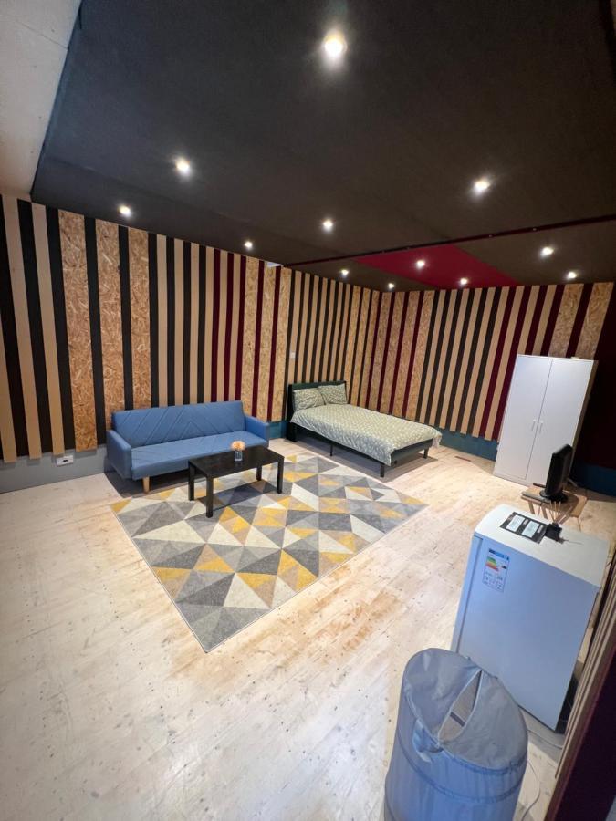Newly Built Large Garden Ensuite Guest Studio Borehamwood Exterior foto