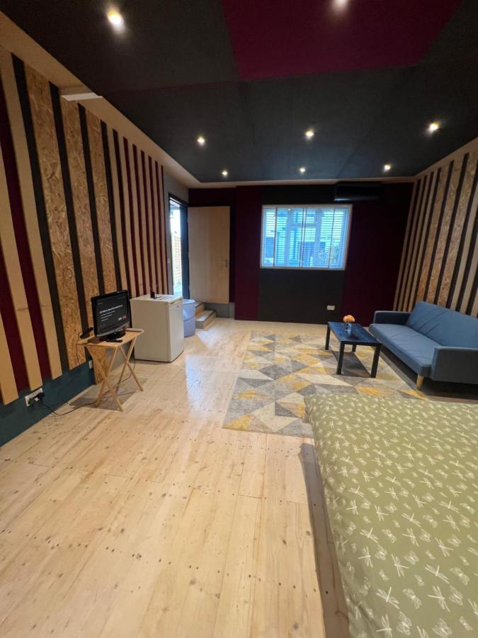 Newly Built Large Garden Ensuite Guest Studio Borehamwood Exterior foto