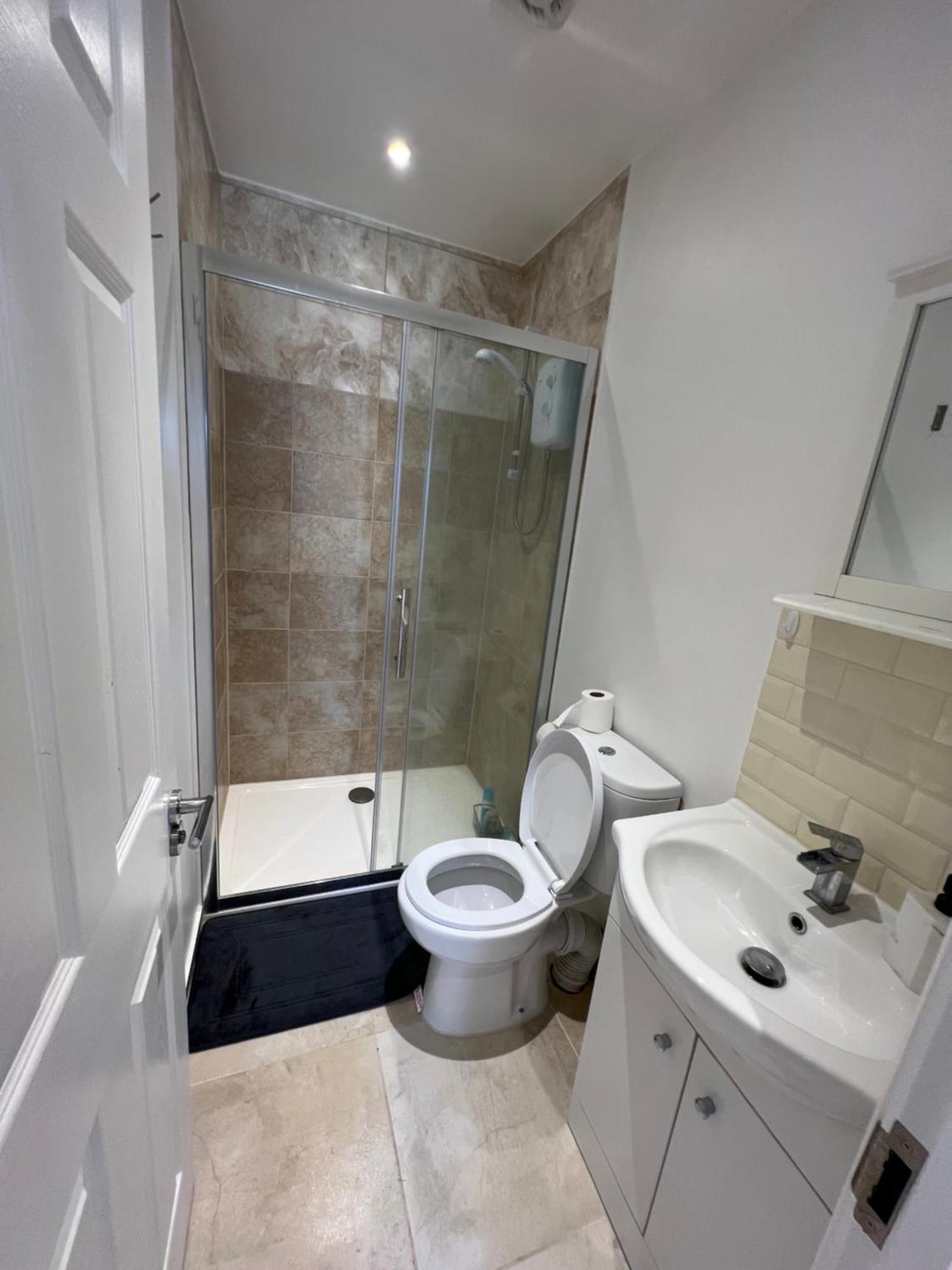 Newly Built Large Garden Ensuite Guest Studio Borehamwood Exterior foto