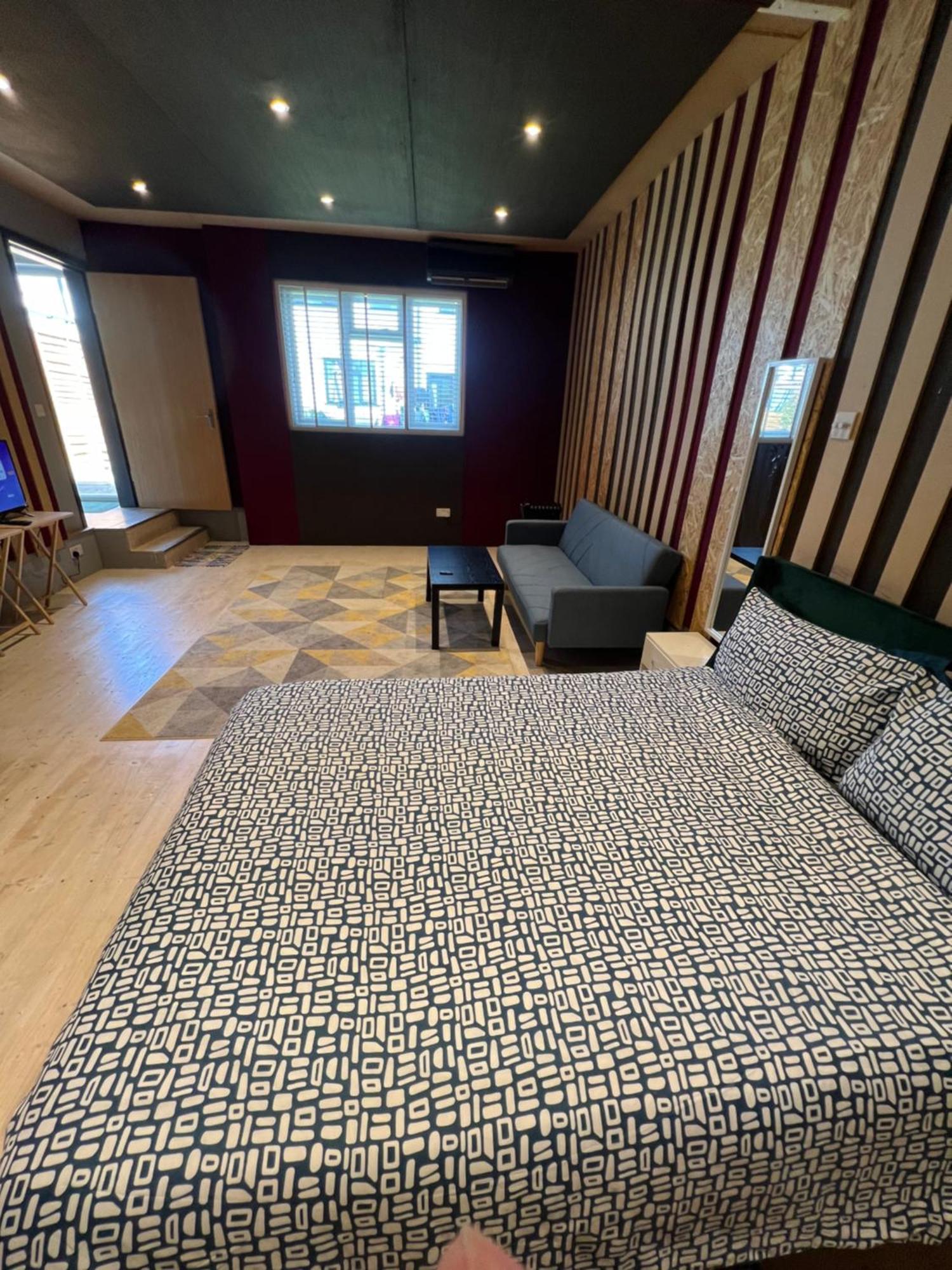 Newly Built Large Garden Ensuite Guest Studio Borehamwood Exterior foto